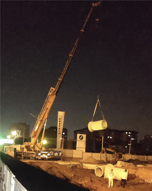 汤原县“弯臂矫正”—— 吊车的 “形变补偿” 技术