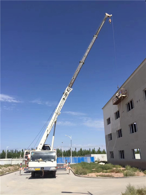 汤原县“轻装强干”—— 吊车的 “轻量化臂架” 技术