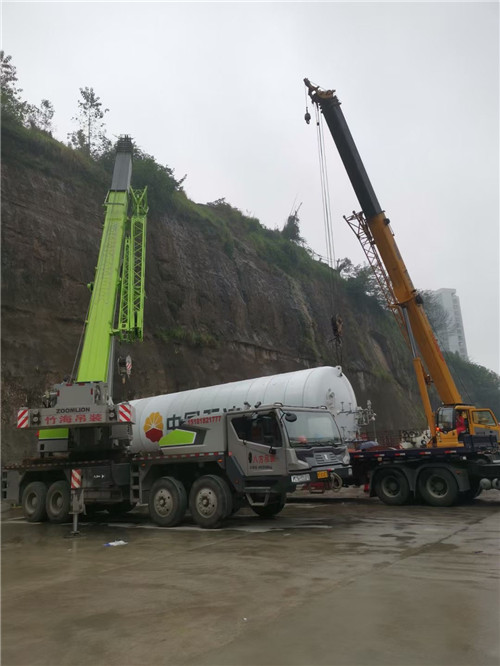 汤原县“不怕风雨冻”—— 吊车的 “恶劣环境适应” 技术